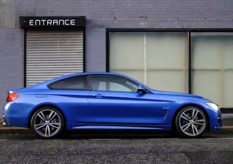 Imagem de um carro moderno